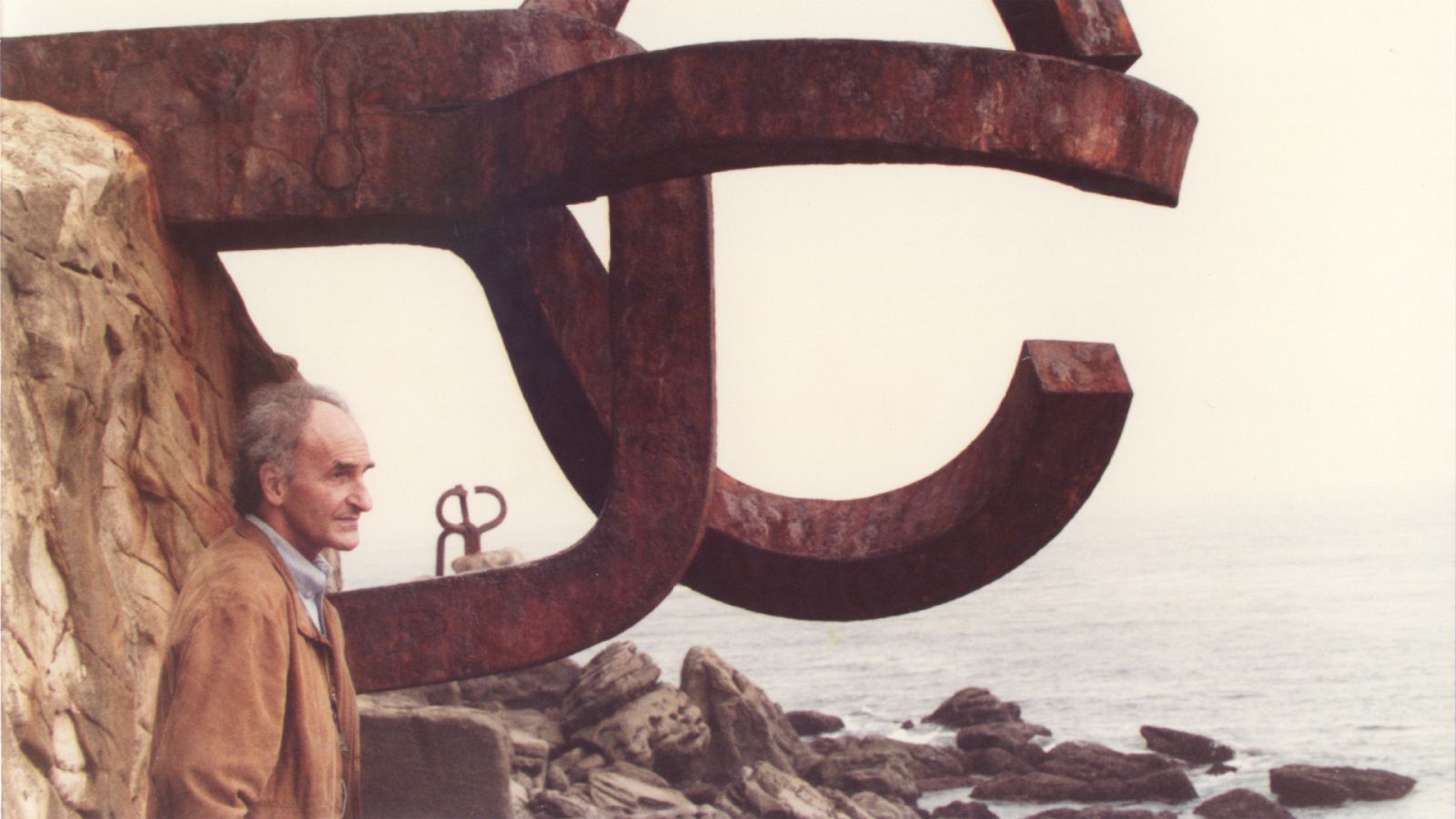 Punto de enlace - Eduardo Chillida, el centenario de un escultor universal - 04/12/23 - escuchar ahora
