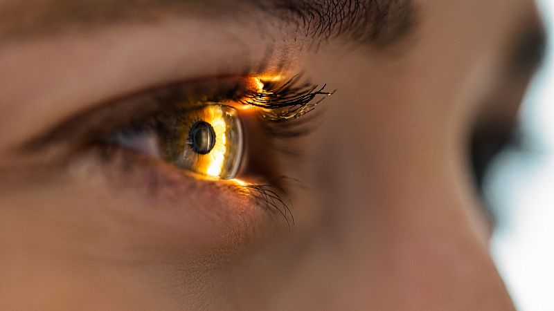 Por tres razones - Luz en la retina para tratar la depresión - Escuchar ahora