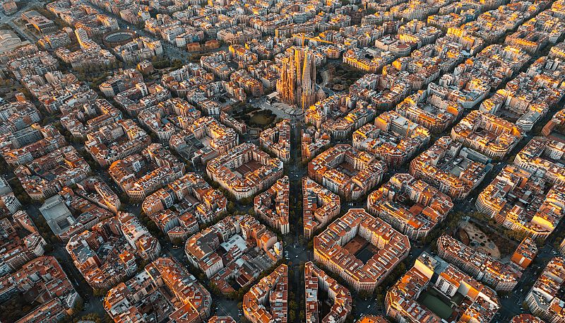 Emisión en árabe - Calles que cuentan: Barcelona entre el pasado y el presente - 18/12/23 - Escuchar ahora