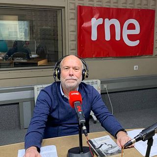 Celebrando los libros con Eduardo Riestra