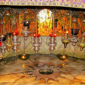 10.000 lugares para viajar con Ángela Gonzalo - 10.000 lugares para viajar con Ángela Gonzalo - Belén, cerrada por Navidad. Palestina suspende las celebraciones navideñas - Escuchar ahora