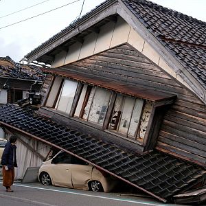 Cinco continentes - Cinco continentes - Japón inicia el año con dos catástrofes - Escuchar ahora