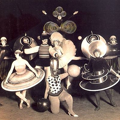 Bauhaus IV. La Nueva Objetividad y El Ballet - RTVE.es - La caja blanca | Escuchar