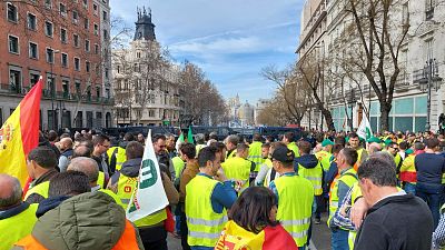 Los agricultores protestan frente al Ministerio: los tractores llegan a Madrid - Escuchar ahora