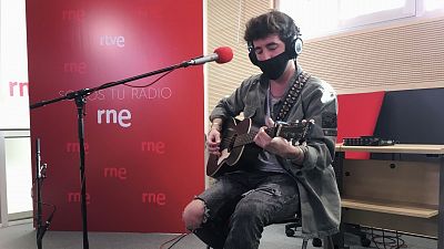Tarde lo que tarde - Alex Wall: "Me inspiro con la oscuridad" - Escuchar ahora