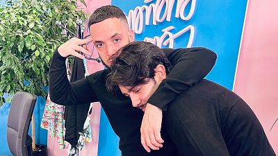 Mañana más - Anton Álvarez y el guitarrista Yerai Cortés con el documental - escuchar ahora