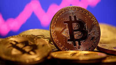 Boletines RNE - El Banco de España y la CNMV advierten de los riesgos de invertir en criptomonedas - Escuchar ahora