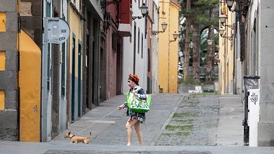 España a las 8 Fin de Semana - Canarias ofrece ayudas de hasta 400¿ a la espera de la aprobación del Ingreso Mínimo Vital - Escuchar ahora