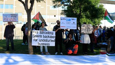 Un centenar de persones protesten contra la fira aeronàutica, amb presència d'empreses israelianes