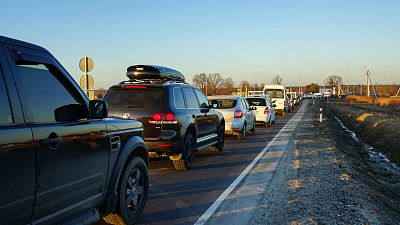 24 horas - Colas kilométricas para abandonar Ucrania por la frontera oeste - Escuchar ahora