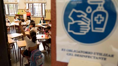 14 horas Fin de Semana - Los colegios suman 8.400 contagios desde la 'vuelta al cole' en enero - Escuchar ahora