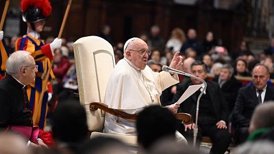 Desde que Francisco fue elegido hay más católicos, aunque menos sacerdotes y monjas - Escuchar ahora