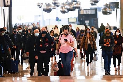 14 horas - El día de Acción de Gracias llena los aeropuertos estadounidenses a pesar de las recomendaciones - Escuchar ahora