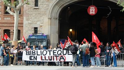 Els bibliotecaris barcelonins fan vaga per a denunciar "desatenció crònica" | Míriam Andreu