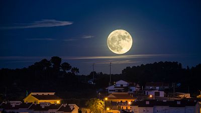 Las mañanas de RNE con Íñigo Alfonso - Los falsos mitos de la 'superluna' o 'luna de las flores' - Escuchar ahora