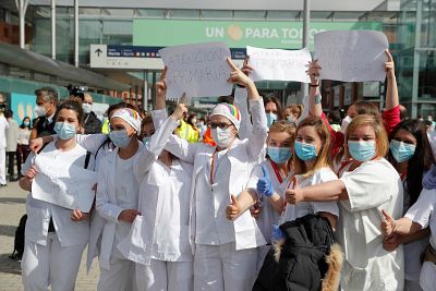 Boletines RNE - IFEMA cierra sus puertas al grito de "queremos test" de los sanitarios - Escuchar ahora