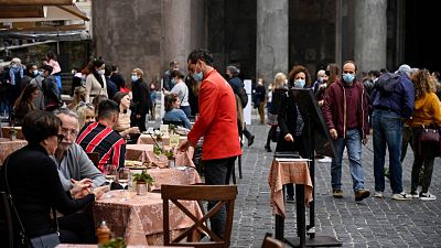 Informativos fin de semana - 20 horas - Italia alcanza un nuevo pico de contagios cerca de 11.000 en 24 horas y planea el toque de queda - Escuchar ahora