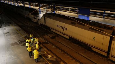 Un jove mor en electrocutar-se amb la catenària d'un tren Alvia