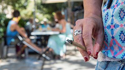 Boletines RNE - La Justicia da la razón a Madrid: se prohíbe fumar en la vía pública - Escuchar ahora