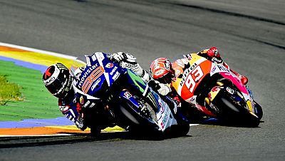 retroceder paracaídas Interrupción Jorge Lorenzo gana la carrera y el Mundial de MotoGP en Valencia