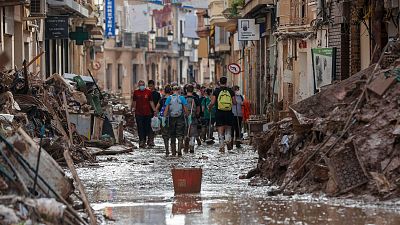 Las Mañanas de RNE - "Todos los locales de planta baja están destrozados, además de todas las instalaciones del centro comercial que están en planta baja, las escaleras mecánicas también..." - Escuchar Ahora