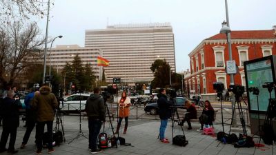Las mañanas de RNE - Oliver, aislado 14 días en el hopistal Gómez Ulla de Madrid por el coronavirus - Escuchar ahora
