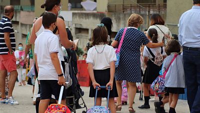 Las Mañanas RNE - FEDADi apuesta por que los contactos estrechos vacunados sigan yendo al colegio - Escuchar ahora