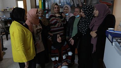 El cáncer derriba los muros entre las mujeres palestinas e