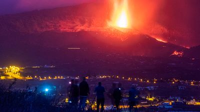 Las mañanas de RNE con Íñigo Alfonso - El río de lava se ensancha y amenaza a nuevas zonas de La Palma - Escuchar ahora