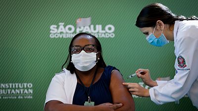 24 horas - ¿Son efectivas las vacunas en el mercado ante las nuevas variantes del coronavirus? - Escuchar ahora