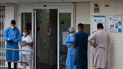 14 horas Fin de Semana - Los sanitarios catalanes avisan del colapso en la Atención Primaria por el aumento de positivos - Escuchar ahora