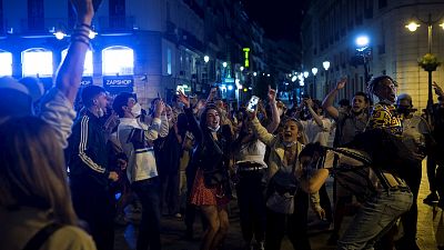 14 horas Fin de Semana - Los sanitarios critican las actitudes irresponsables: "Anoche empezó lo que podemos denominar el 'estado de alarma sanitaria'" - Escuchar ahora