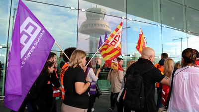 Els treballadors de l'aeroport del Prat denuncien un increment de les agressions | Ferran Cuixart