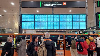 Els trens de Rodalies funcionen de manera parcial per la convocatòria de vaga