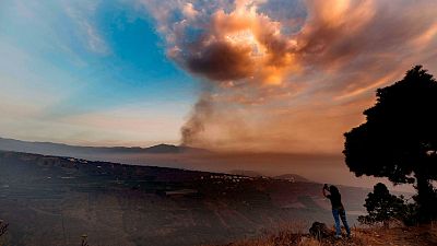 14 horas fin de semana - El volcán ruge como nunca: más de 1000 edificaciones dañadas y más vecinos confinados - Escuchar ahora