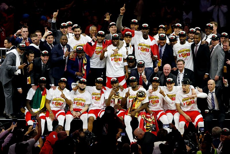 La victoria de los Raptors en la NBA, en imágenes