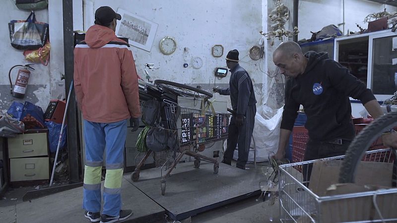 El Instituto RTVE y TVE Catalunya estrenan el documental "Salir del paso"