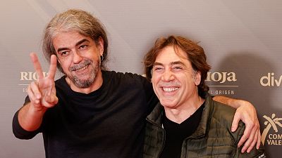 El director Fernando León de Aranoa junto al actor Javier Bardem posan para los medios tras la lectura de nominados a los Premios Goya.
