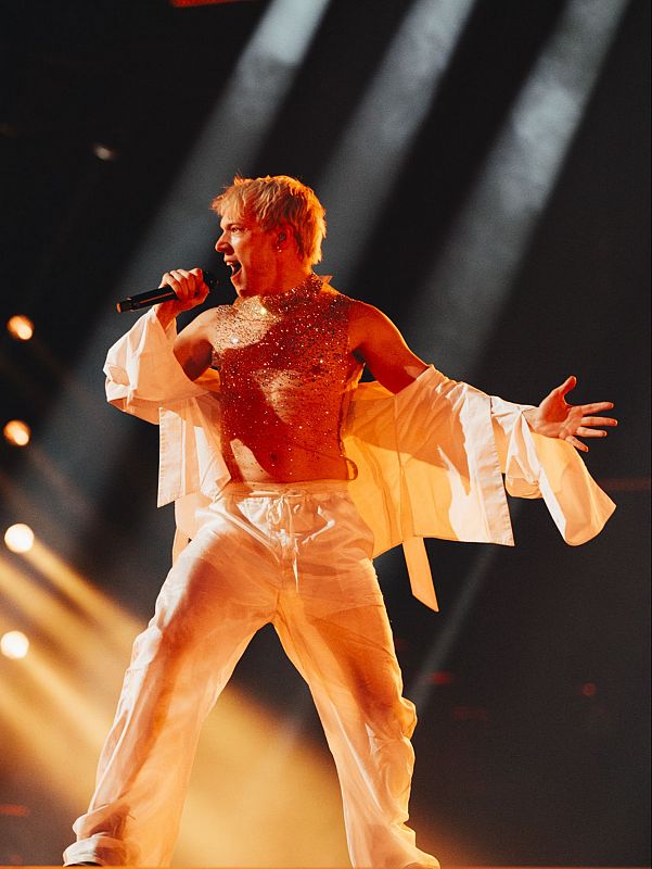 Mustii representa a Bélgica en Eurovisión 2024 con la canción "Before The Party's Over"