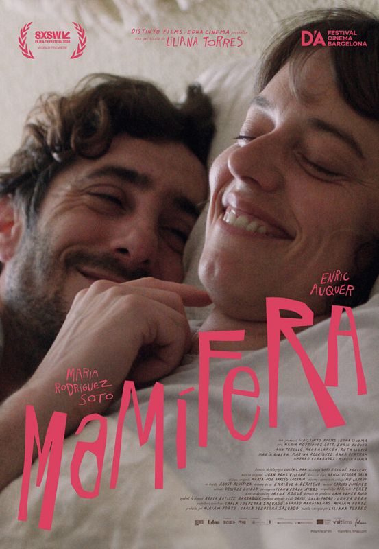 Póster de la película "Mamífera": María Rodríguez Soto y Enric Auquer sonríen juntos.  Logotipos de SXSW y D'A Film Festival Barcelona presentes.