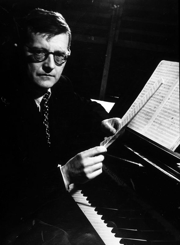 El músico Dimitri Schustakowitsch, en Moscú en 1941.