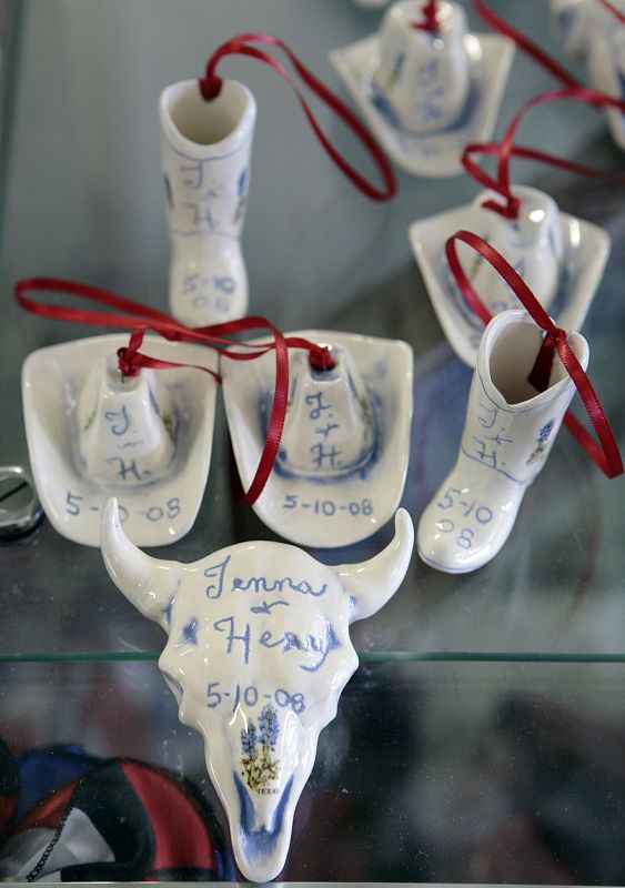 Ornaments celebrating wedding of Jenna Bush and Henry Hager are for sale in Crawford