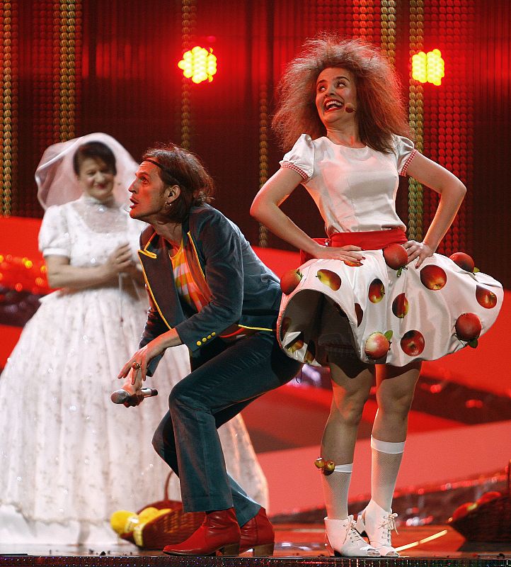 Laka, de Bosnia-Herzegovina durante los ensayos de Eurovisión en Belgrado