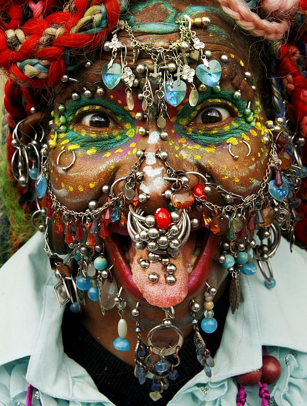 La mujer con más piercings del mundo