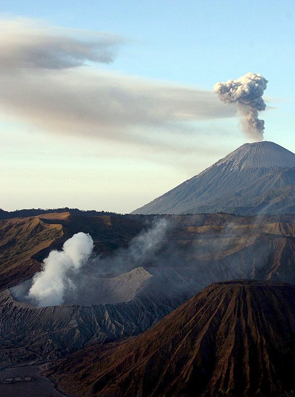 El volcán Semeru, a punto de entrar en erupción