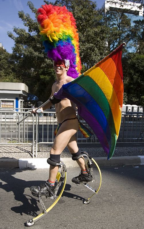 LA XII PARADA DEL ORGULLO GAY DE SAO PAULO EN BRASIL