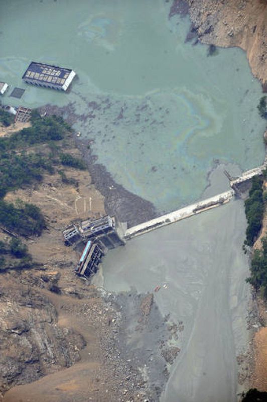 Vista aérea de casas sumergidas por lagos desbordados por el terremoto cerca del condado de Bichuan. 
