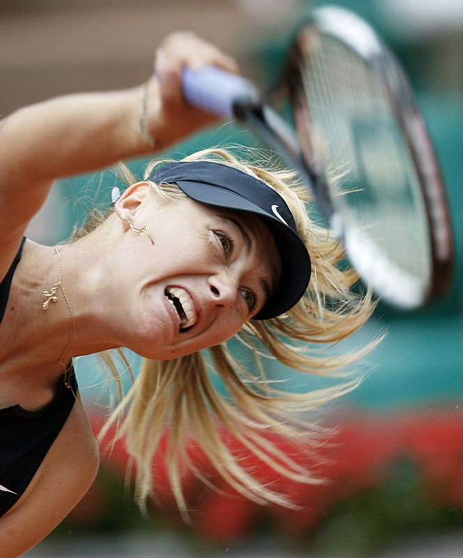 Sharapova se lamenta tras perder contra Safina.