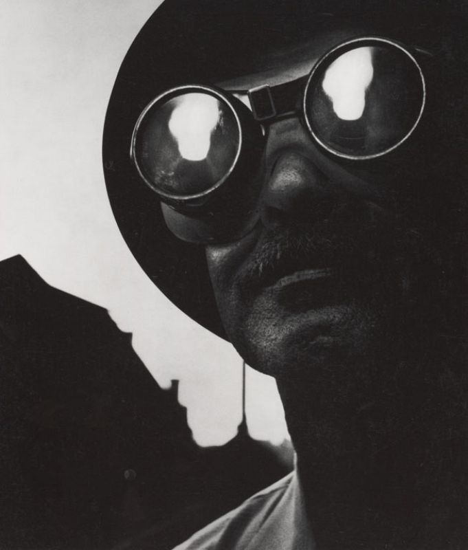 Trabajador del acero con gafas protectoras, 1955