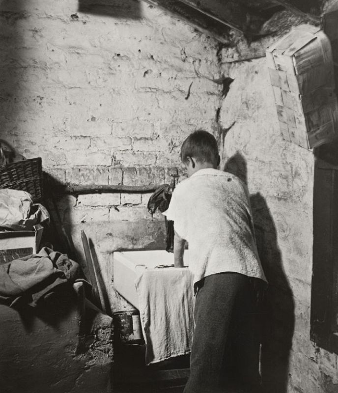 Viviendas de barriada, cerca de Malden Road, Londres, ca.1943 Services